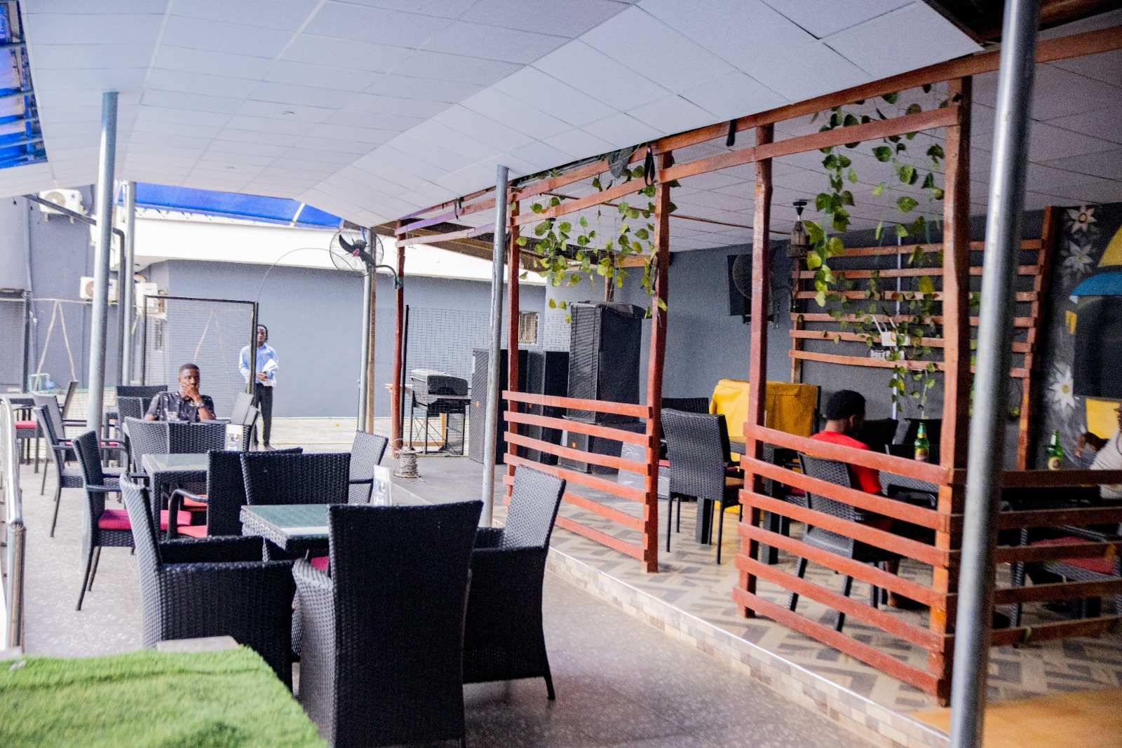 Bar 8